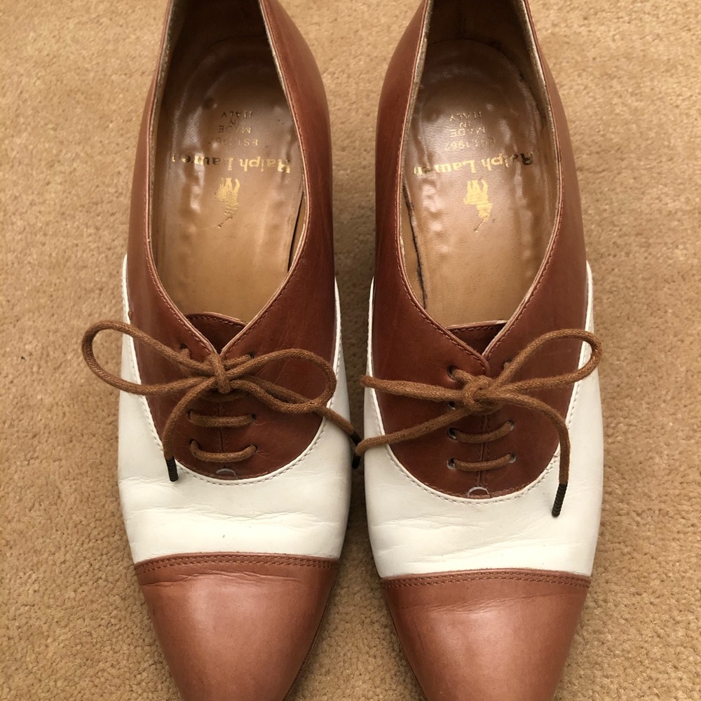 Lace up Spectator Pump